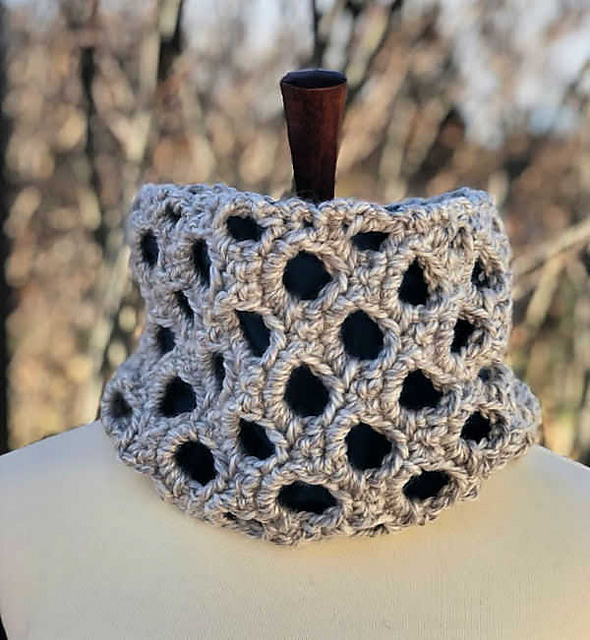 One Skein Honeycomb Cowl