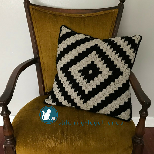 Ravelry: Geo Pillow Cover pattern by Jessica Underwood