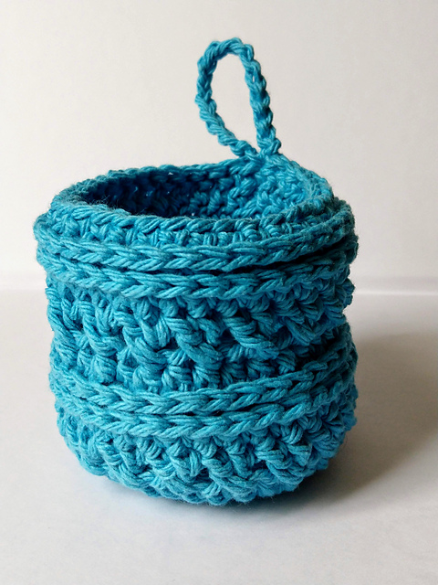 Mini hanging basket