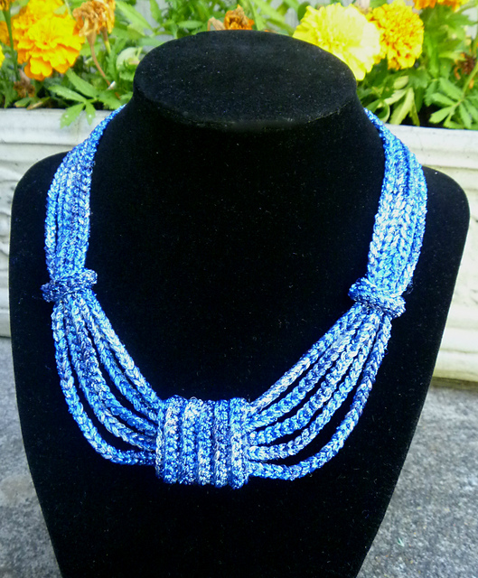 Bow Necklace