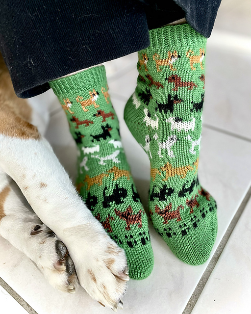 Ravelry: Who Let the Dogs Out pattern by Stone Knits