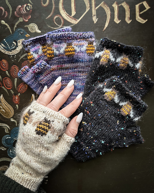 Bee-autiful Mitts