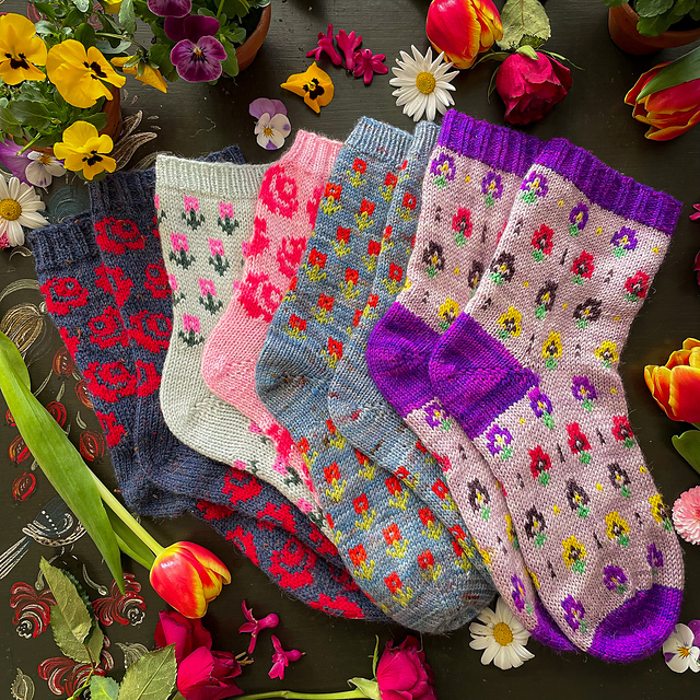 Ravelry: Charlottes Flower Garden sock set pattern by Stone