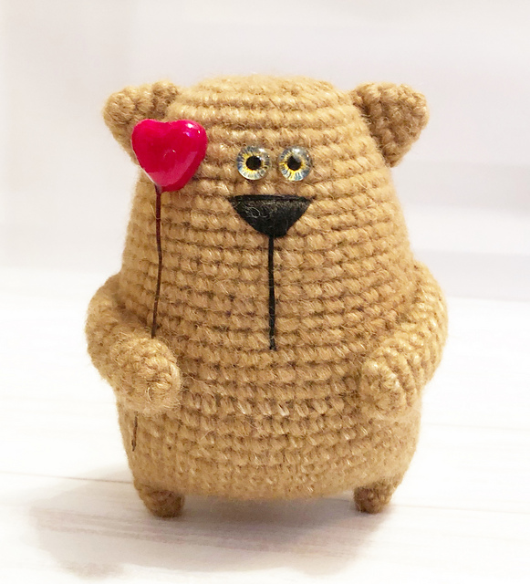 Toy cat with a heart