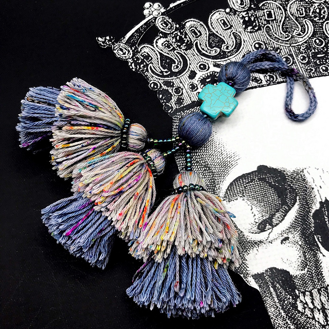 Royal PomTassel