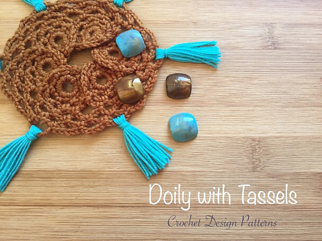 Doily / coaster with tassels