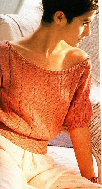 #05 Scoop Neck T-Shirt