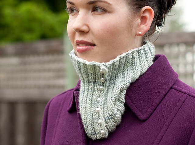 "Avec les Perles" neckwarmer
