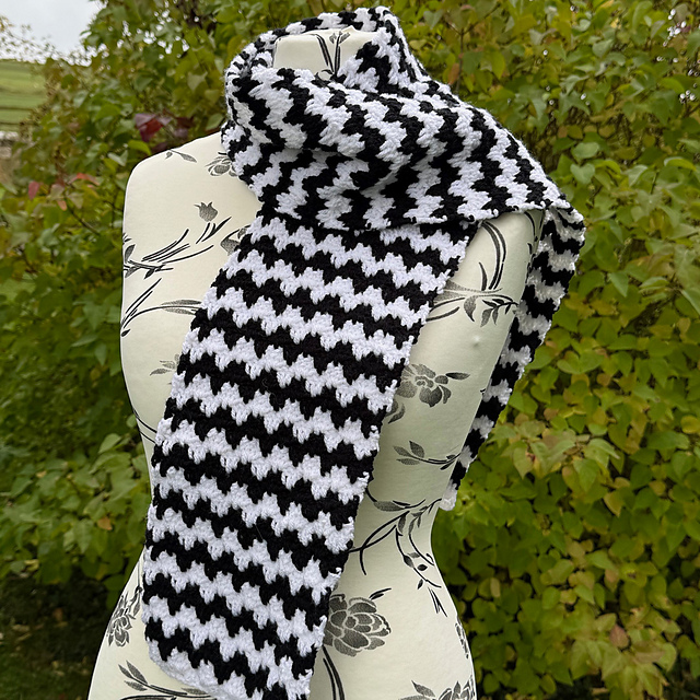 Granny's got Spikes Scarf