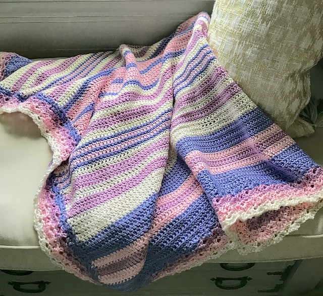 Baby Blanket with Scalloped Edging