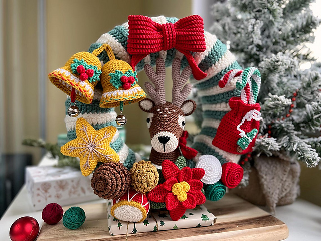 Crochet Christmas Wreath: Reindeer