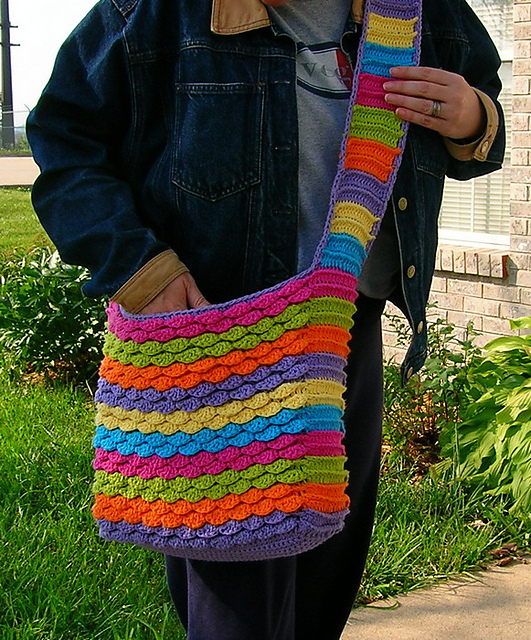 Ravelry Spring Petals Messenger Tote pattern by Susan Gater