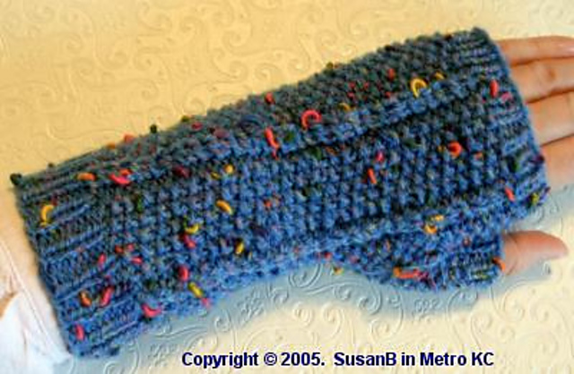Seed Stitch Handwarmer with a Twist