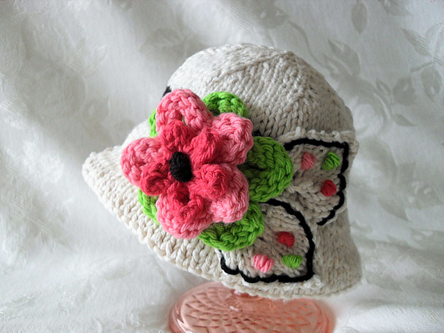 Brimmed Hat in Ivory, Colorful Flower