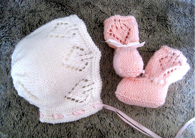 Lucia Bonnet & Booties Set (4-ply)