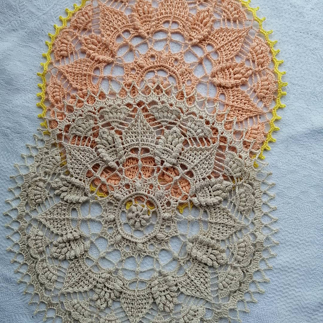 Textured doily VERA