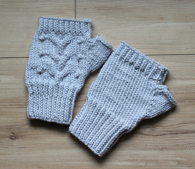 Moon Spots Mitts