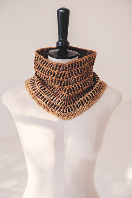 Rainbow's End Cowl