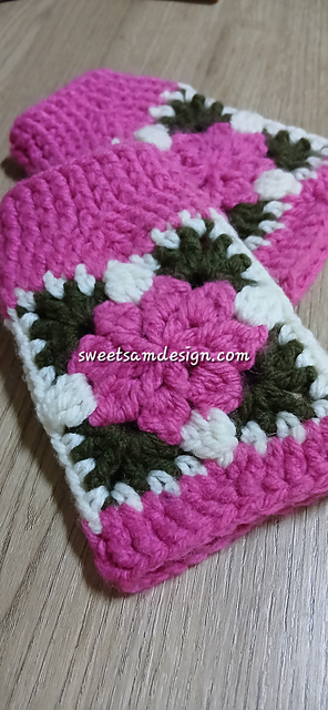 Roots & Bloom Mittens
