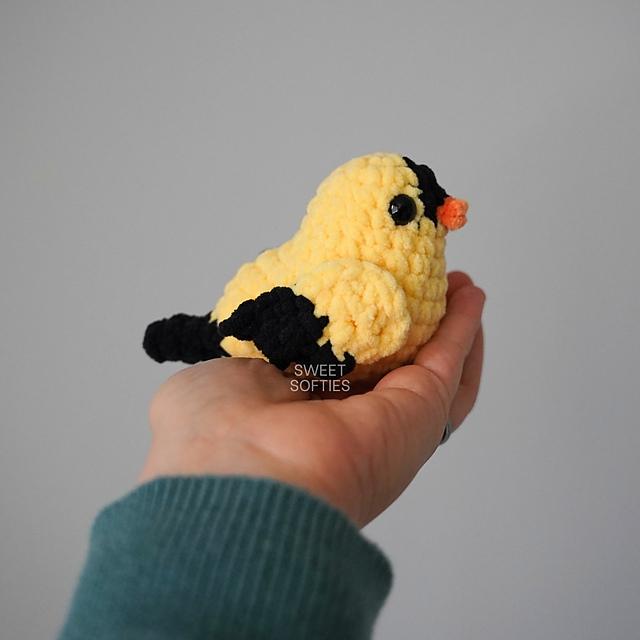 Ravelry: Pocket Goldfinch pattern by Sweet Softies