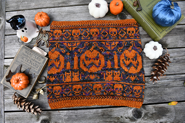 Pumpkins and Cats Cowl (Knit)