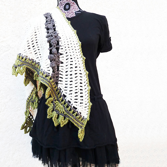 Badiane [bah-dee-ahn] bulky shawl