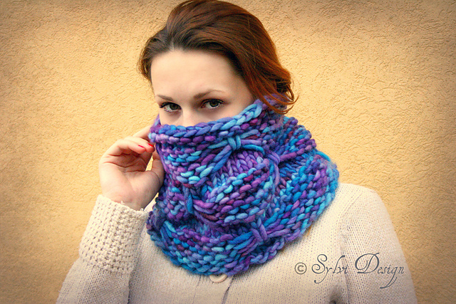 Rasta Velvet Cowl