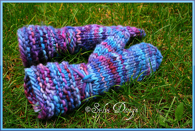 Rasta Velvet Mittens