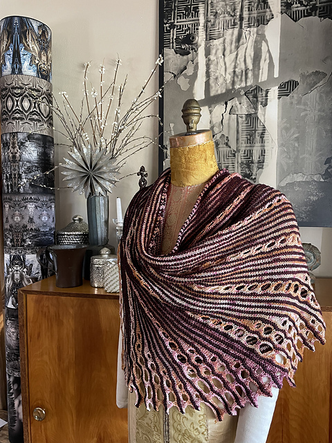 Ravelry: Alien Emissary pattern by Dorothy Bulac-Eriksen