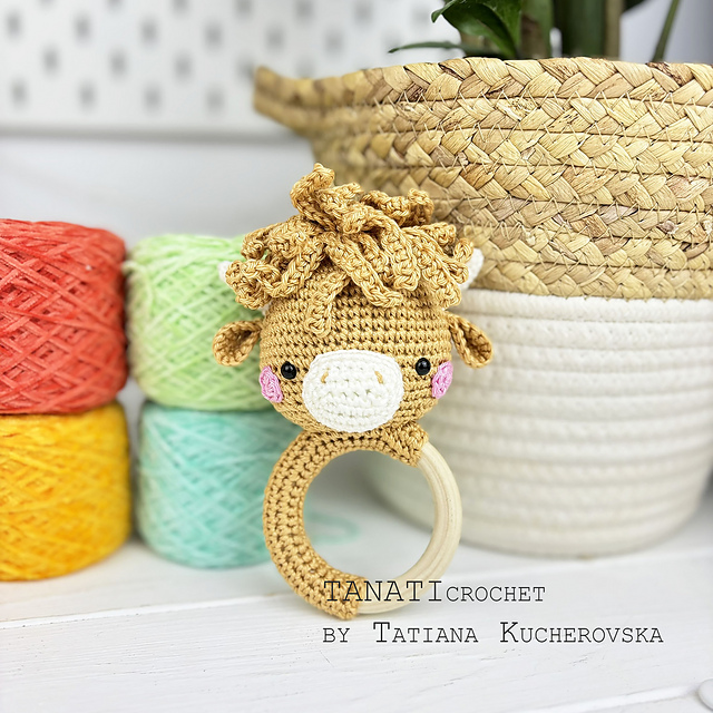 Highland cow rattle