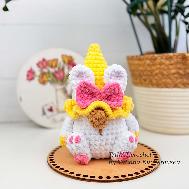 Easter bunny with bow