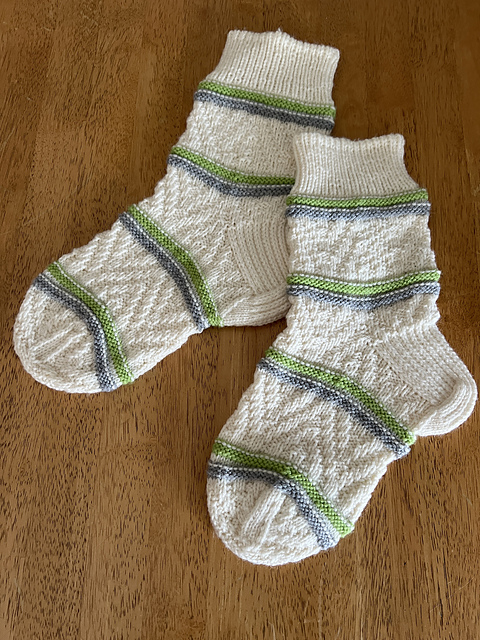 Socks with zigzag motif