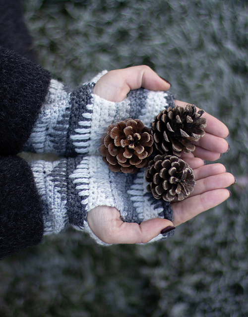 Hemlock Wristwarmers