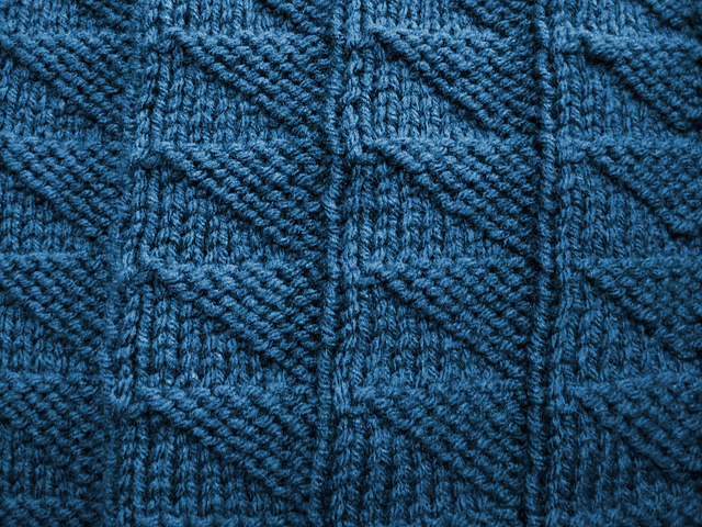 Five Fancy Stitches for Mufflers: Triangle Stitch