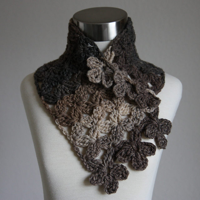 Caprice Scarflette