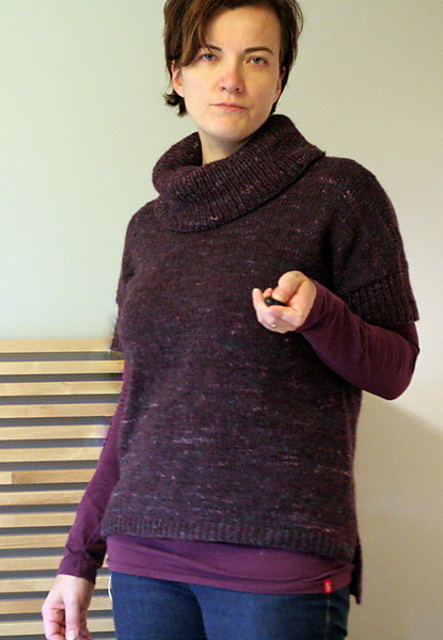 76. Naisen neuletunika
