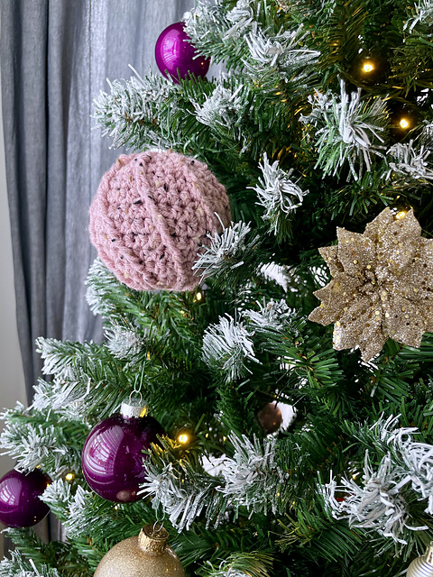 Cable Swirl Bauble