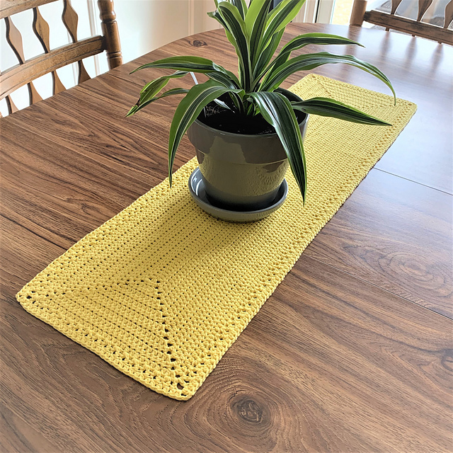 Ravelry Rays Of Sunshine Table Runner pattern by Crochets By Trista