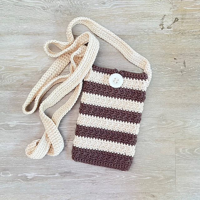 Winter Hills Cellphone Bag