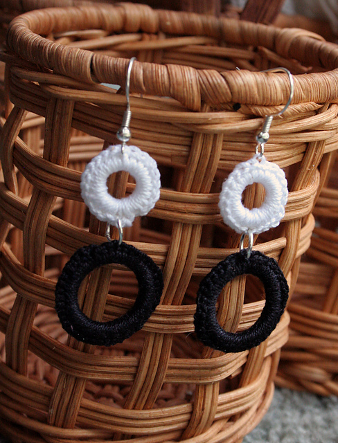 Dangling Circle Earrings