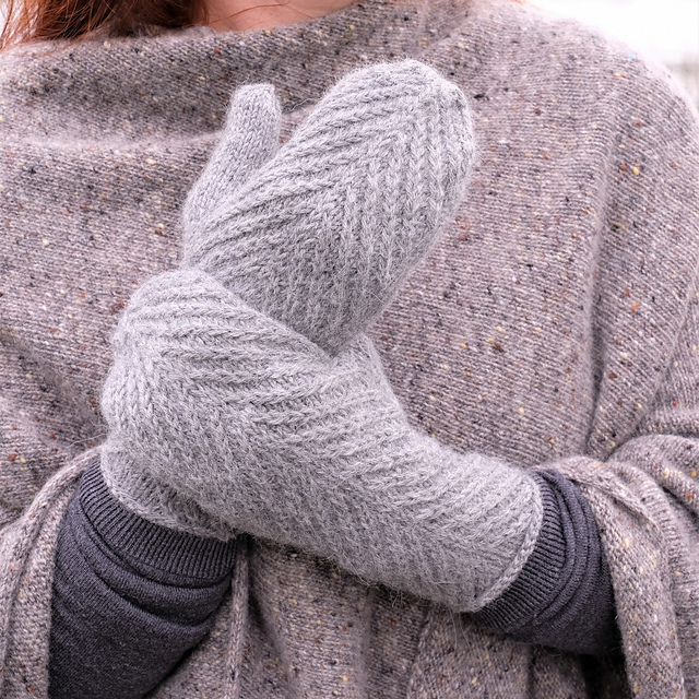 Silent Pines Mittens