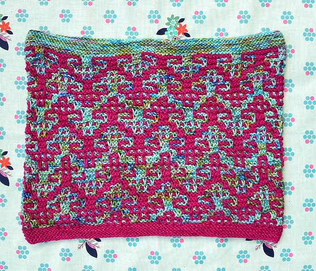 Linked Arms Cowl
