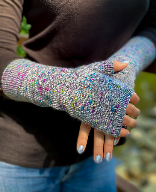 Little Nero Fingerless Mitts