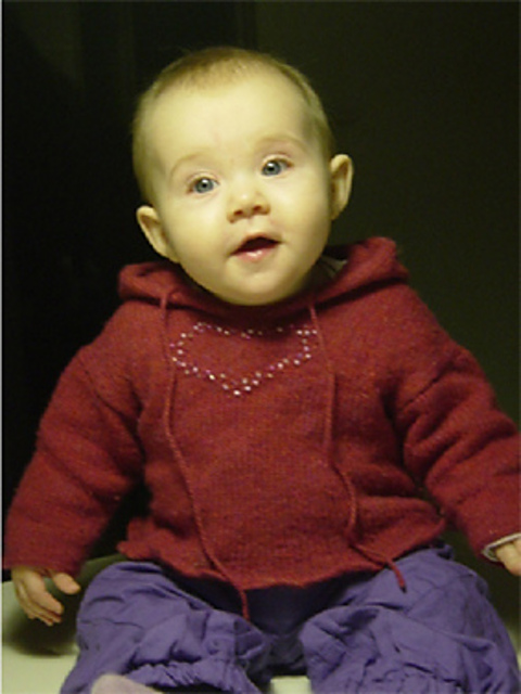 Babytrøje med hætte