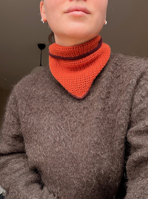 Tina triangle scarf