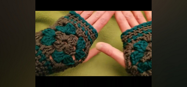 Granny Fingerless Mitts