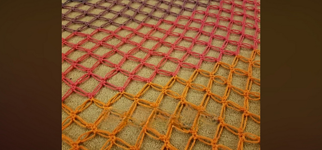Solomons Knot Triangle Shawl