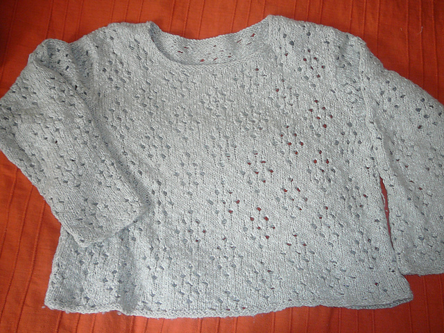 15. Harmaa pitsipusero