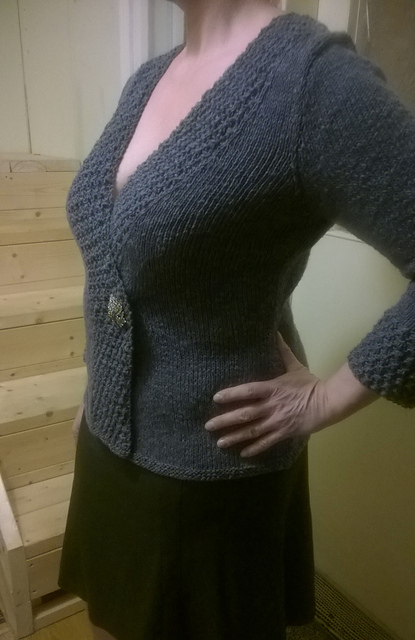 # 08 Cardigan with bobbles