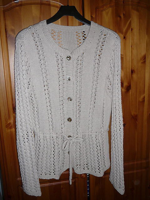 # 04 Jacke mit Kordel